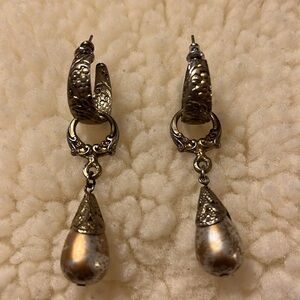 Beautiful vintage style drop earrings with a unique design